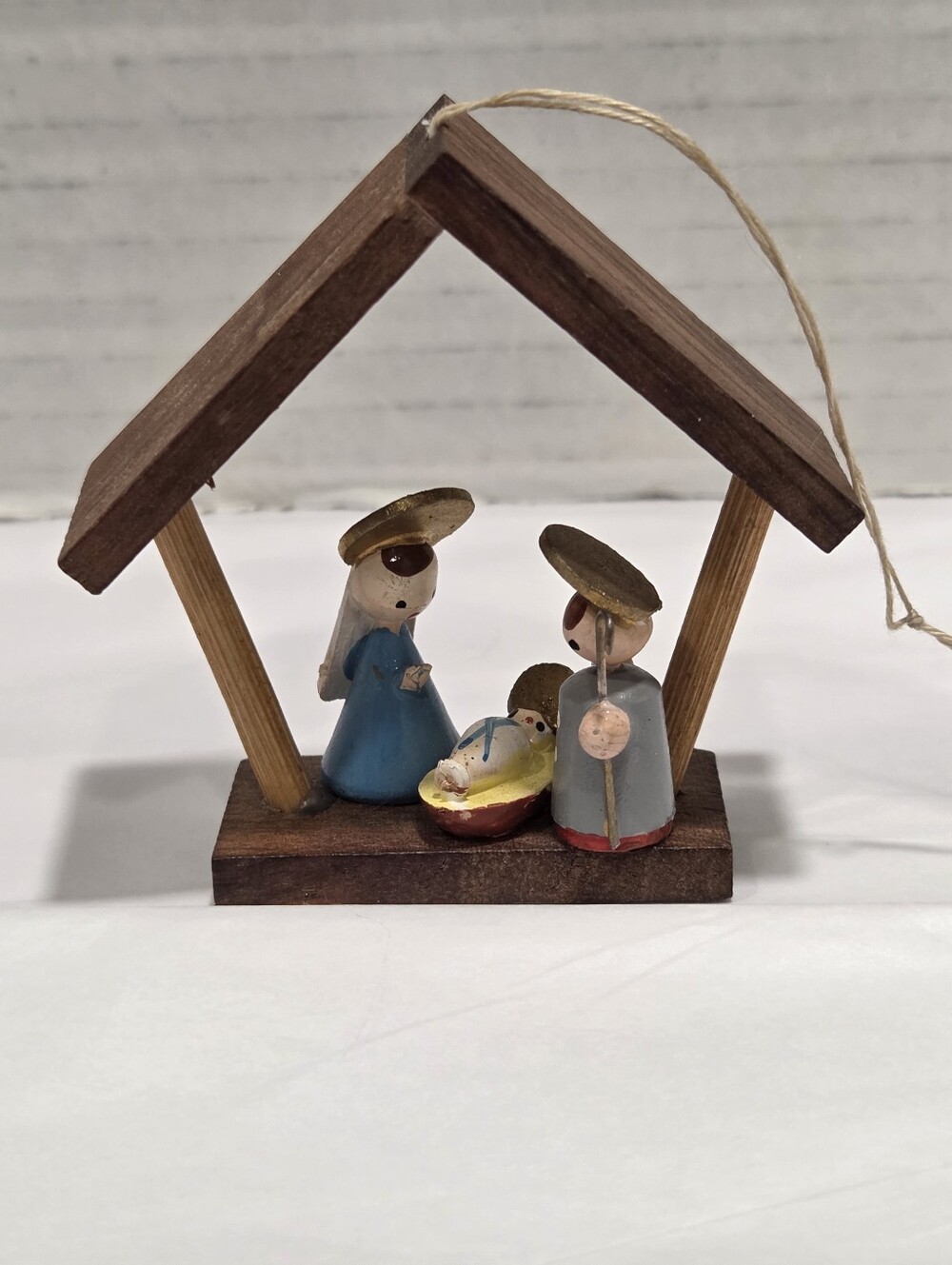 Vintage MCM Wood Hand Painted Manger Miniature Christmas Ornament Made In Italy